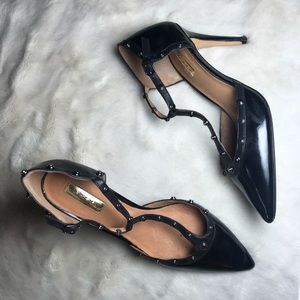 Halogen black studded pump